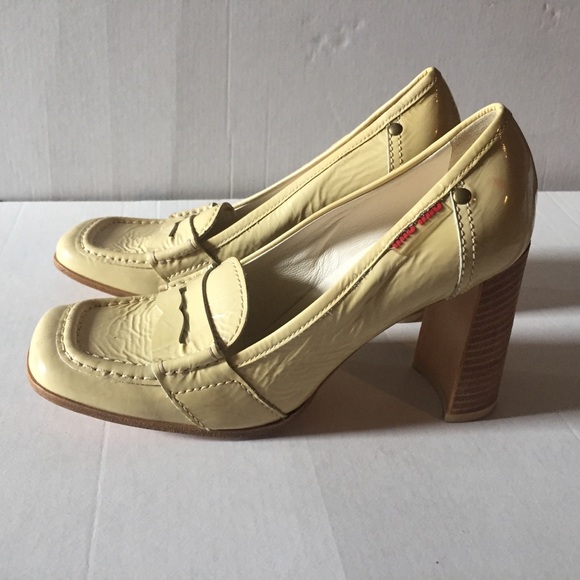 Miu Miu Tan Patent Stacked Heel - Picture 8 of 8